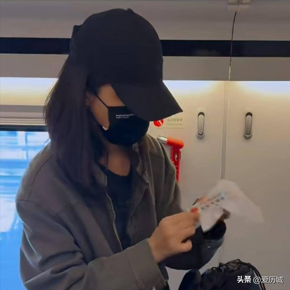 人上门要消毒有人一天洗三次澡都很奇葩PG电子麻将胡了有洁癖的明星有人客(图6)